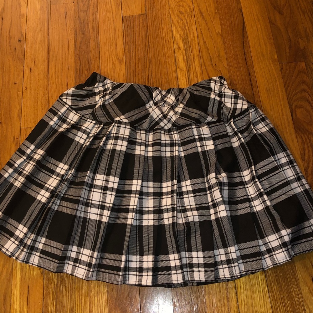 Black and white plaid skirt